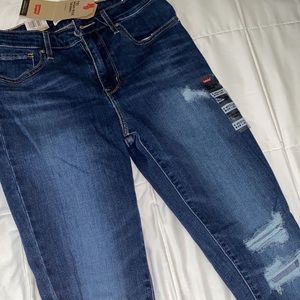 New jeans just tried them on they dint fit me.